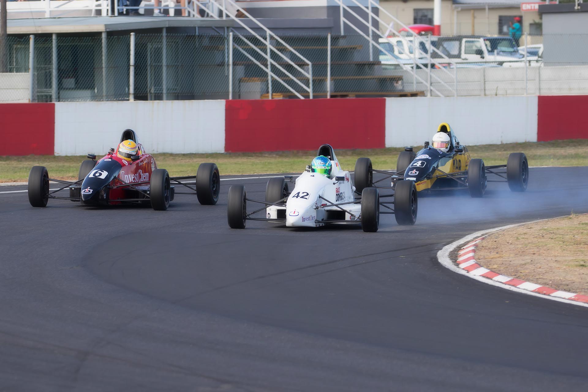 Investchem Formula 1600 racers in action-packed battles at Killarney ...